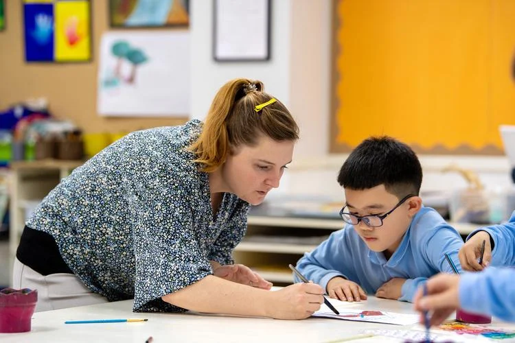 中学生出国留学英国-中学生出英国留学