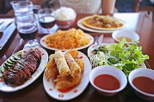 梦见和同事吃饭不好吃_1