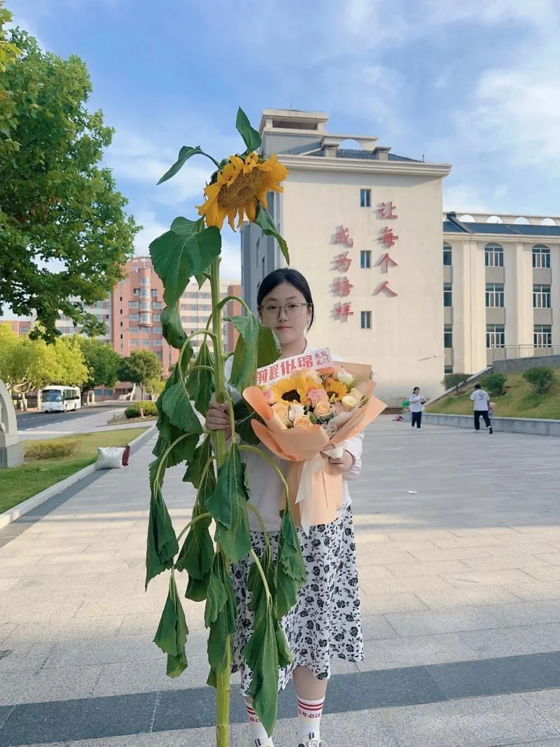 高考买什么花送女儿_1