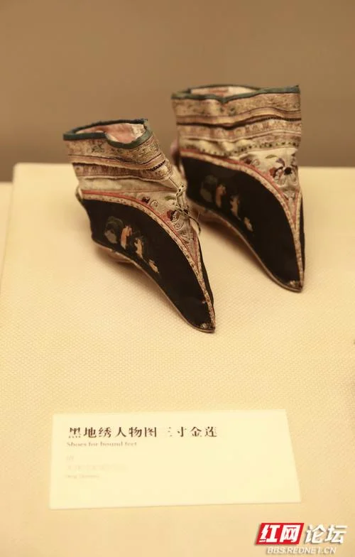 高跟鞋的由来历史 屎-高跟鞋历史