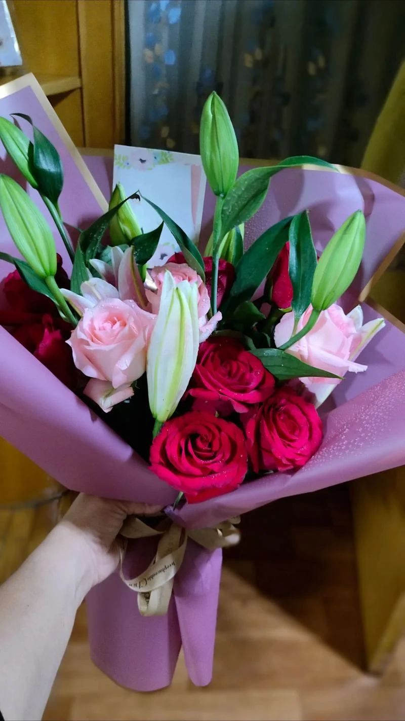 朋友结婚纪念日送什么花好_2