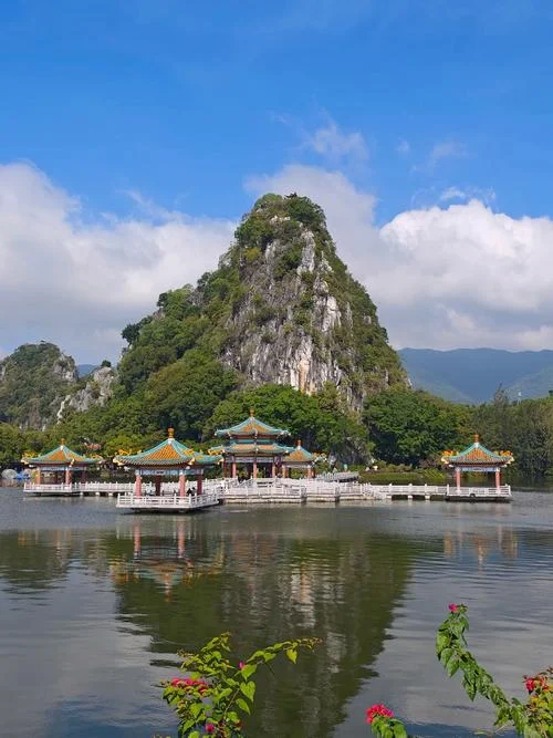 七星岩牌坊广场景点_1