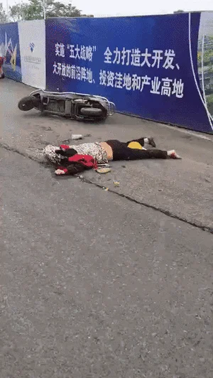 梦到马路上出车祸死人_2