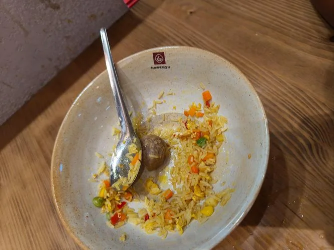 梦见吃饭的碗都是脏的-梦见碗脏