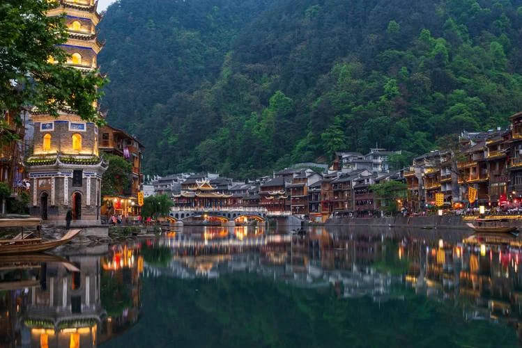 凤凰古城去旅游攻略_1