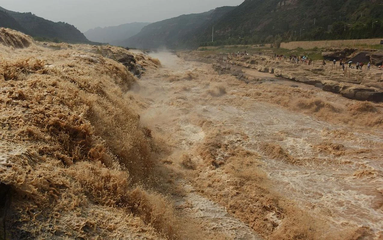 梦见黄河发大水水灾_1