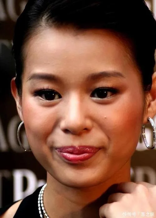 颧骨高嘴唇厚女人面相_1