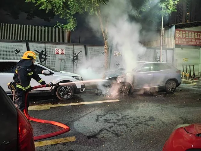 做梦梦到撞车起火了-梦见车祸起火