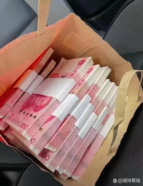 梦见自己装满钱的钱包_2