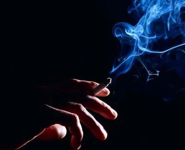 梦见自己吸烟-梦到自己抽烟