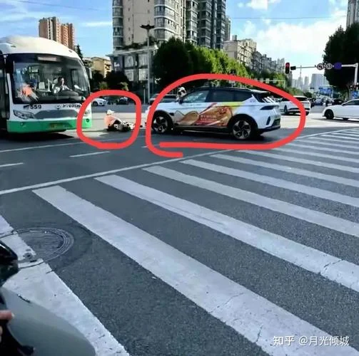 撞了人逃跑叫什么_1