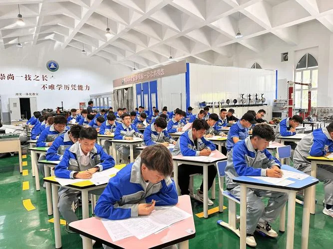 汽车维修工中级证书查询_1