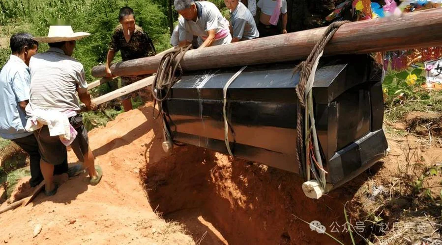 梦见死人尸骨_1