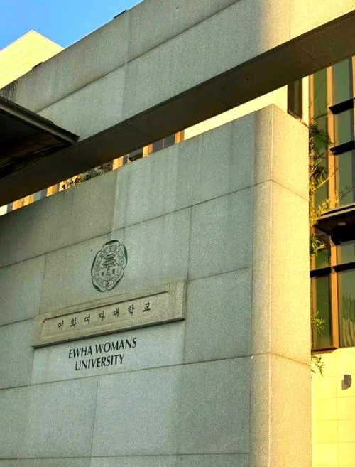 韩国梨花女子大学校徽_2