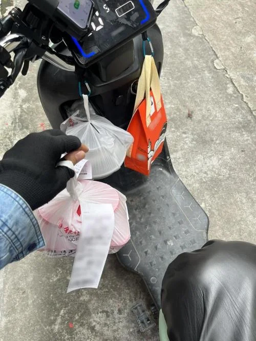 送外卖的妈妈_1