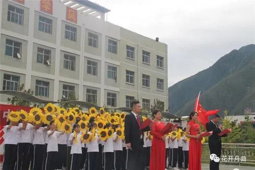 甘肃舟曲峰迭新区中学_1