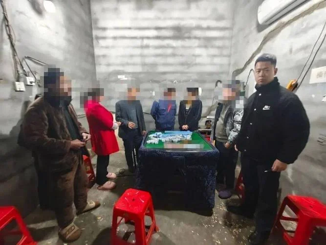 梦到赌博被公安抓了_2