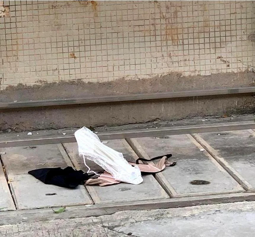 梦见衣服掉水里了_2