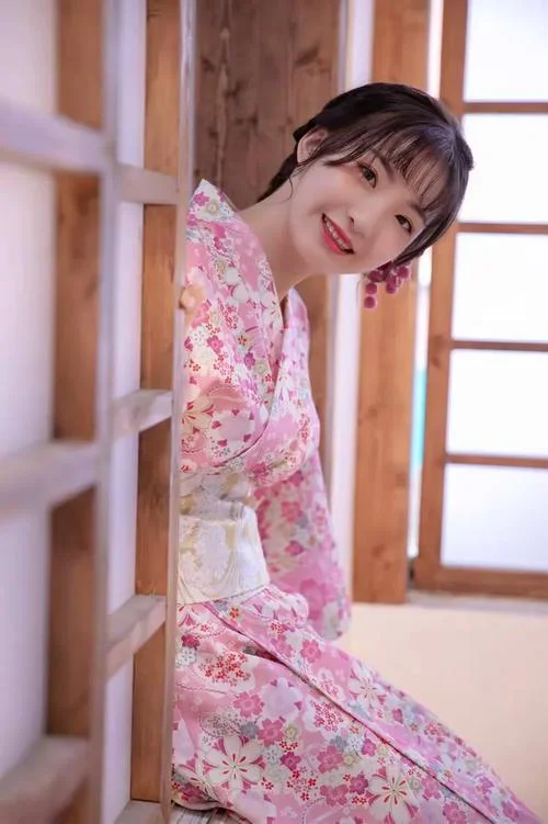 乍见觉欢出自哪里_1