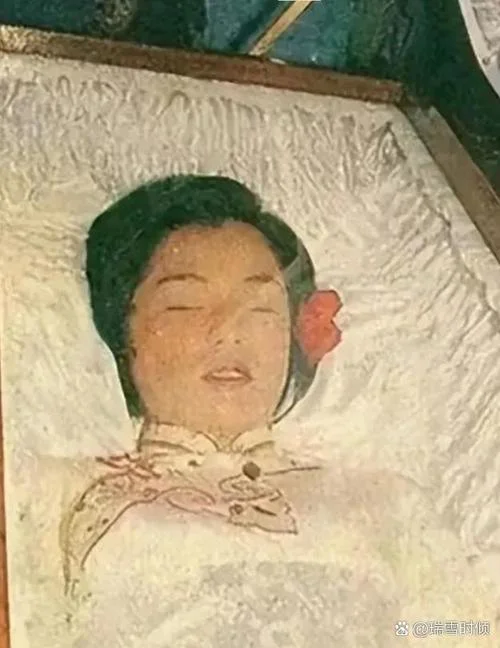 梦见打开棺材看见骷髅_2