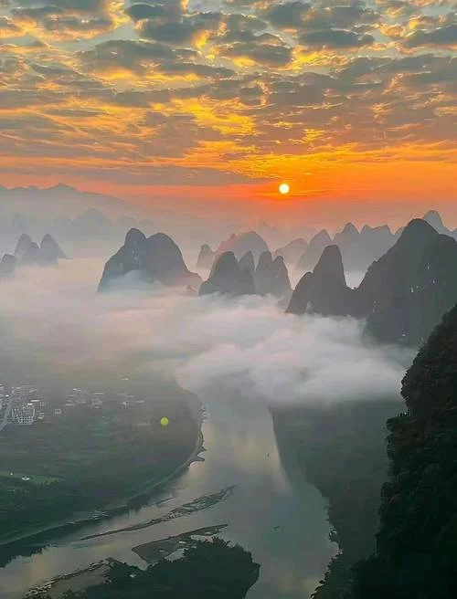 桂林漓江景点五马画山_2