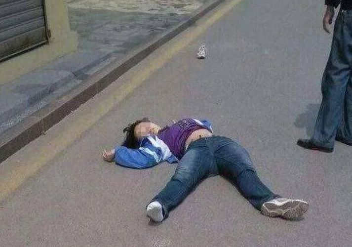 武鸣中学学生被扔下楼-武鸣中学生坠楼