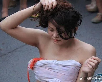 梦见自己女人光着全身什么意思?_1