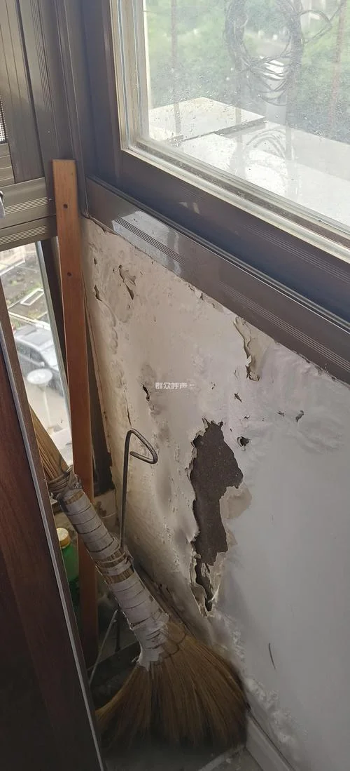 梦见屋顶漏水到屋内_1