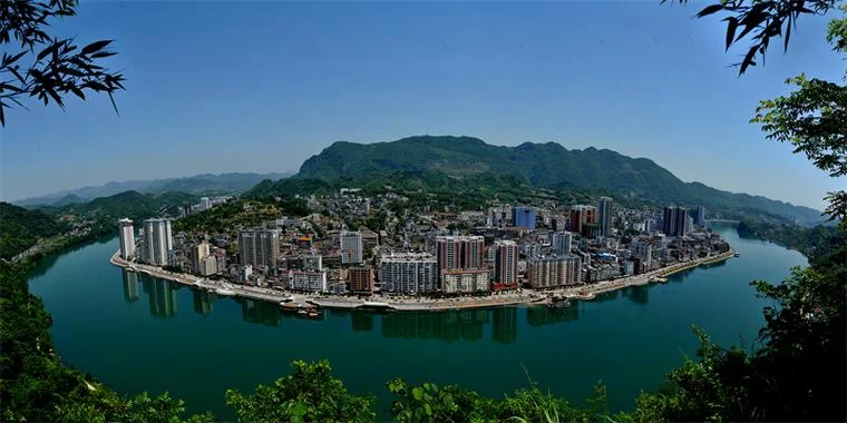 湖北宜昌市长阳县龙舟坪中学新闻_1