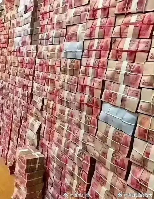 梦到很多钱现金_1