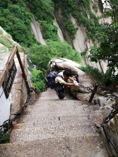 做梦梦到爬山很高很陡-梦登高山