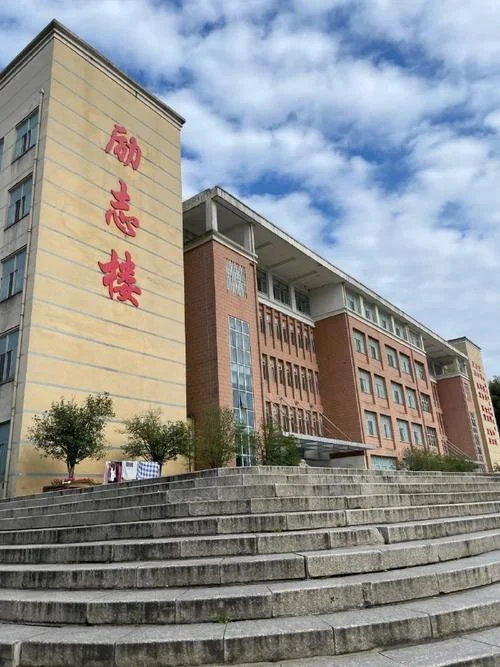 毛坦厂中学的一天_2