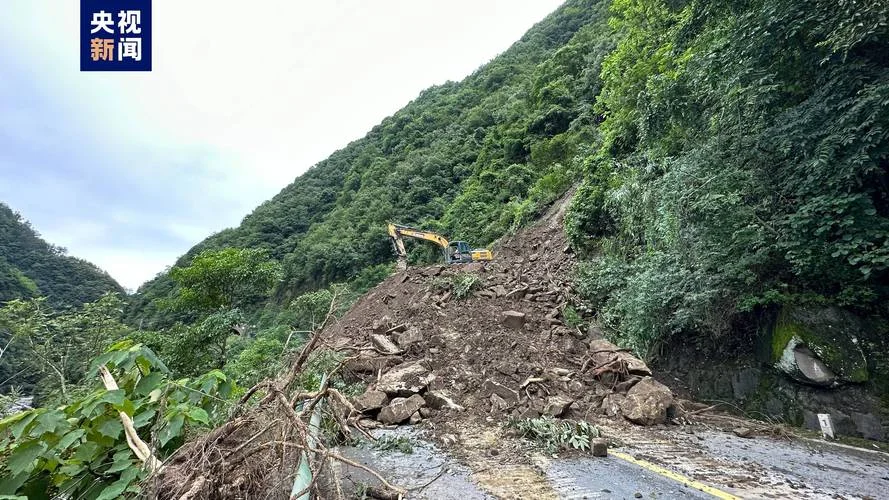 梦见亲人家地塌方_2