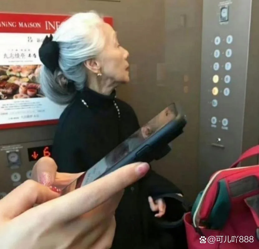 梦见不认识的白发奶奶-梦见陌生白发老妪