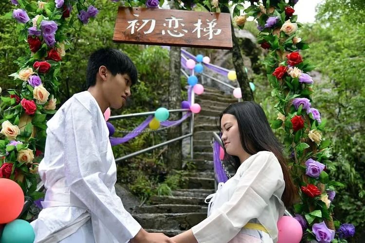梦见与初恋结婚是什么征兆_2