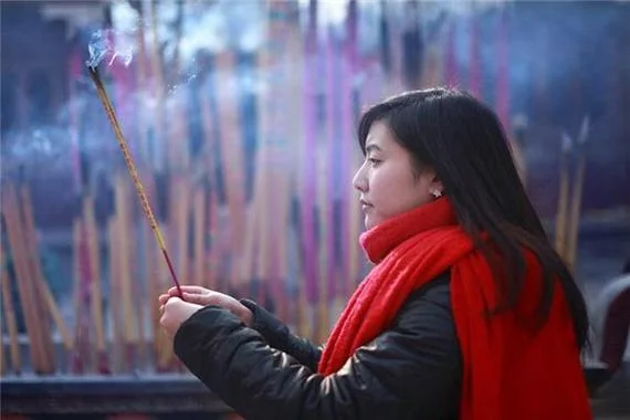 梦见拜神是什么预兆女性_2