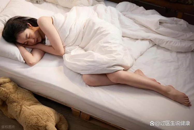 梦见床下有人睡觉_1