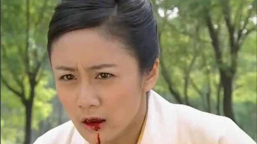 女人梦见别人口里吐血_1