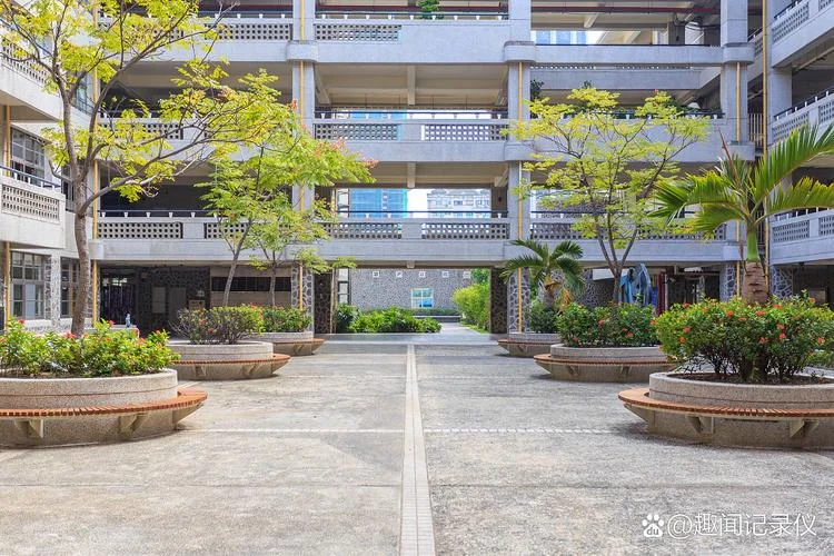 沐彬中学吧_2