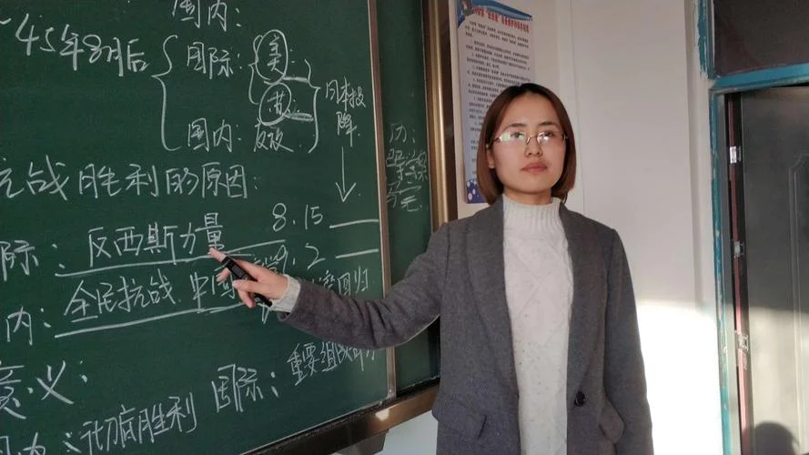 高中历史老师视频_1