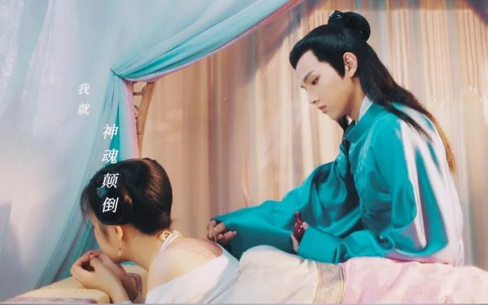 梦到美女主动投怀送抱_1