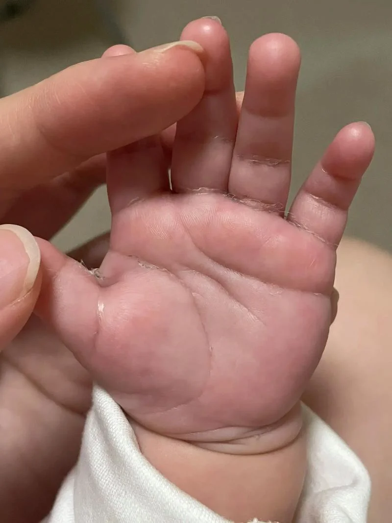 婴儿可以看手相吗_1