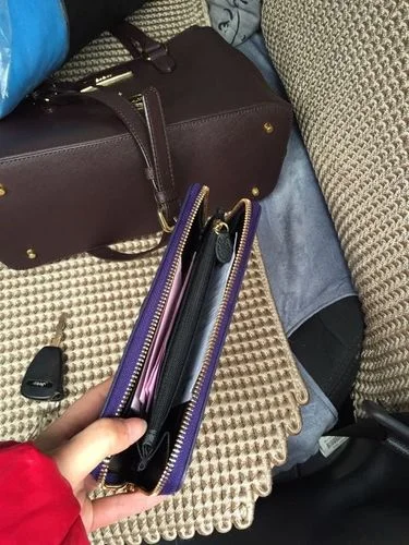 女人梦到钱包手机被偷_1