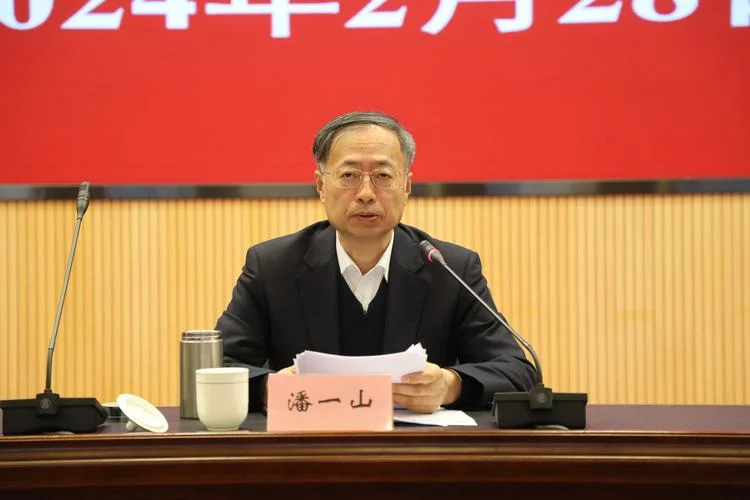 成绩面前傲气重的领导干部_2