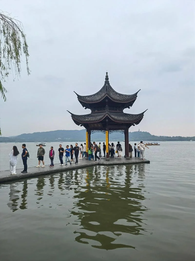 天青色等烟雨出自哪首诗_1