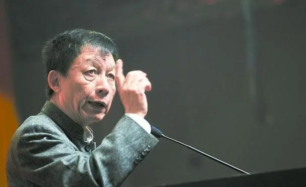 易中天的历史简介-易中天生平简介