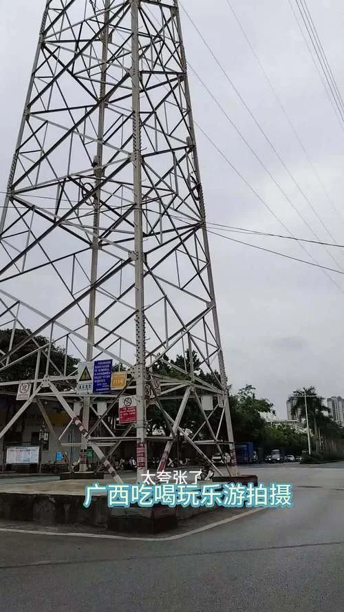 大路上的电线杆下一句_1