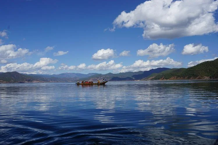 泸沽湖附近3天的旅游景点_2