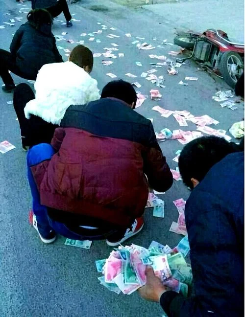 做梦捡钱是什么预兆女人周公解梦_2