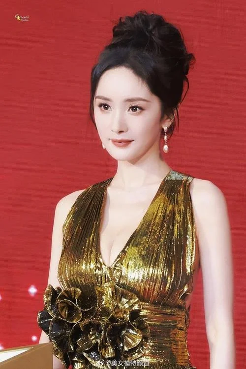 杨幂多大了2021_1